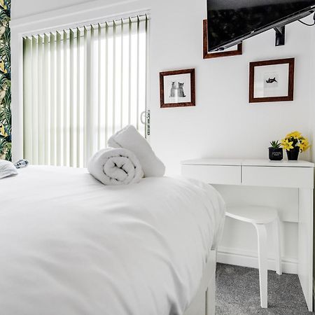 Buxton Apartment - 1 Bed, Free Parking, Wi-Fi Hazel Grove ภายนอก รูปภาพ
