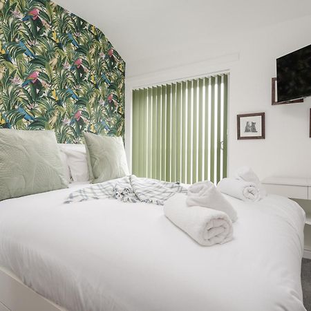 Buxton Apartment - 1 Bed, Free Parking, Wi-Fi Hazel Grove ภายนอก รูปภาพ