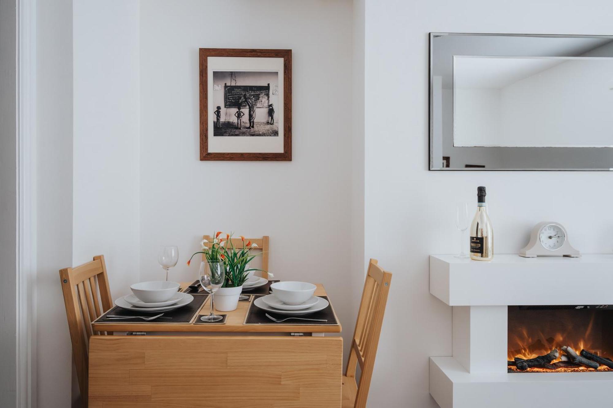 Buxton Apartment - 1 Bed, Free Parking, Wi-Fi Hazel Grove ภายนอก รูปภาพ