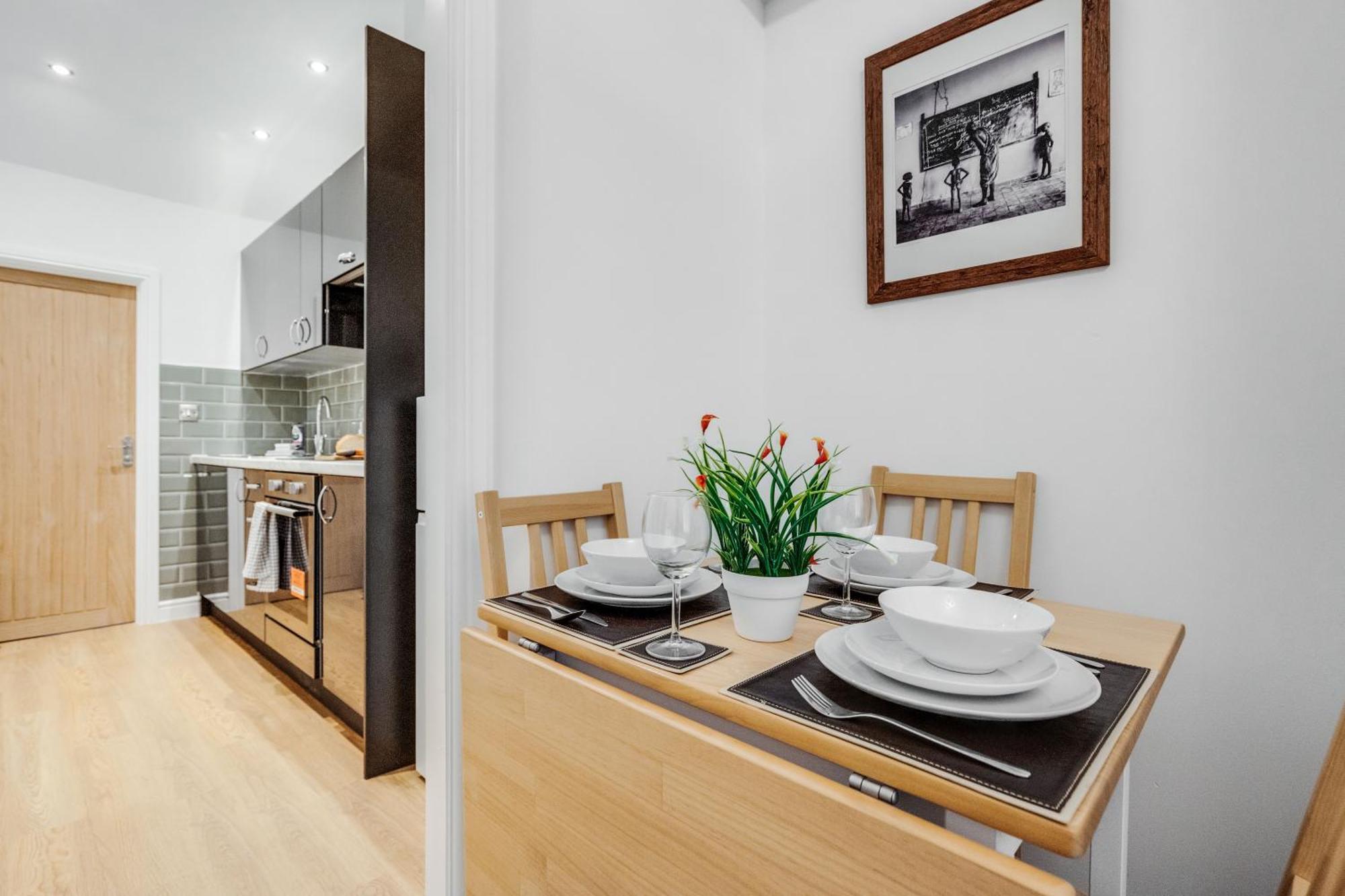 Buxton Apartment - 1 Bed, Free Parking, Wi-Fi Hazel Grove ภายนอก รูปภาพ
